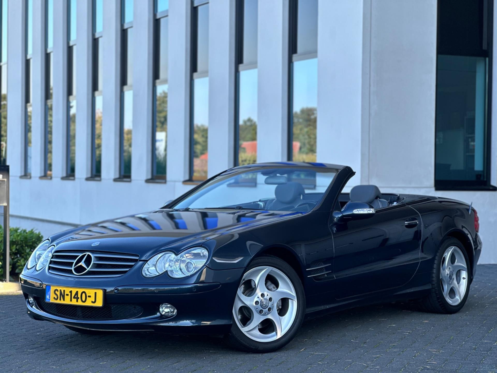 43594998-22.jpg